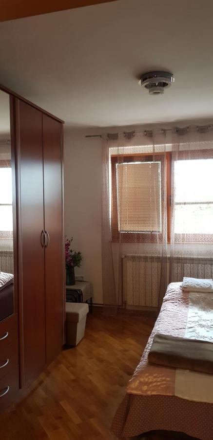 Apartman Sa Garazom I Internetom 사라예보 외부 사진